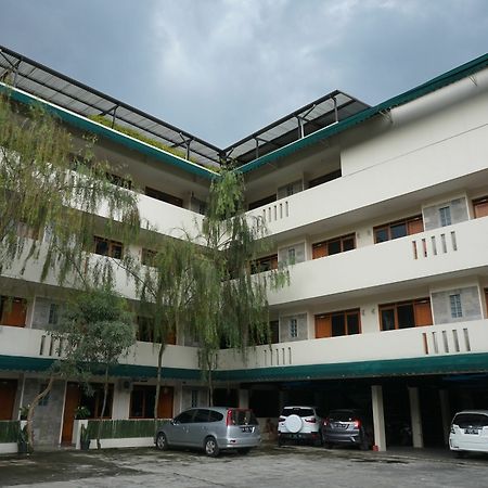 Reddoorz Plus @ Ciumbuleuit Area Bandung Dış mekan fotoğraf